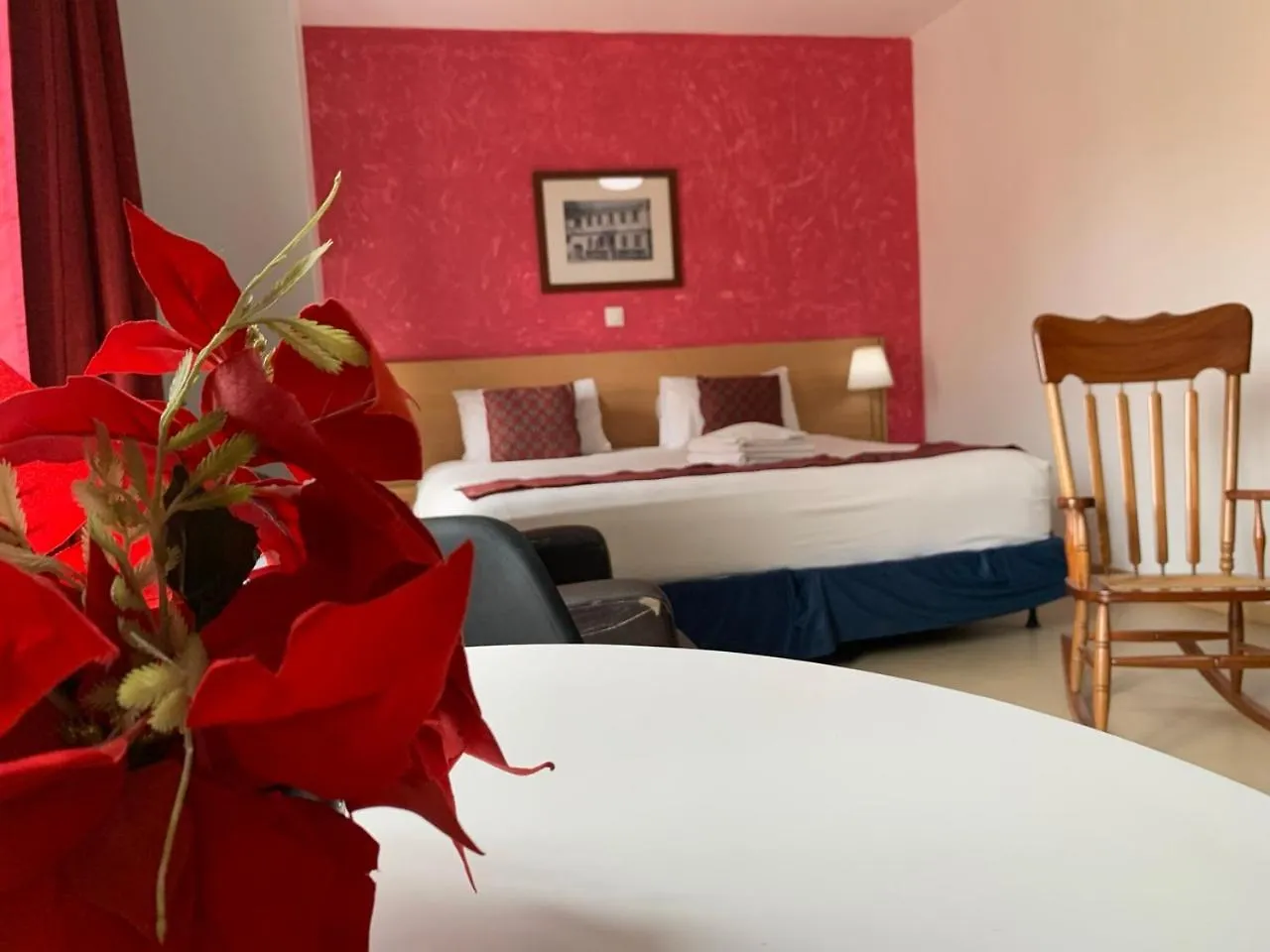 Deluxe Aparthotel Praia Hostel