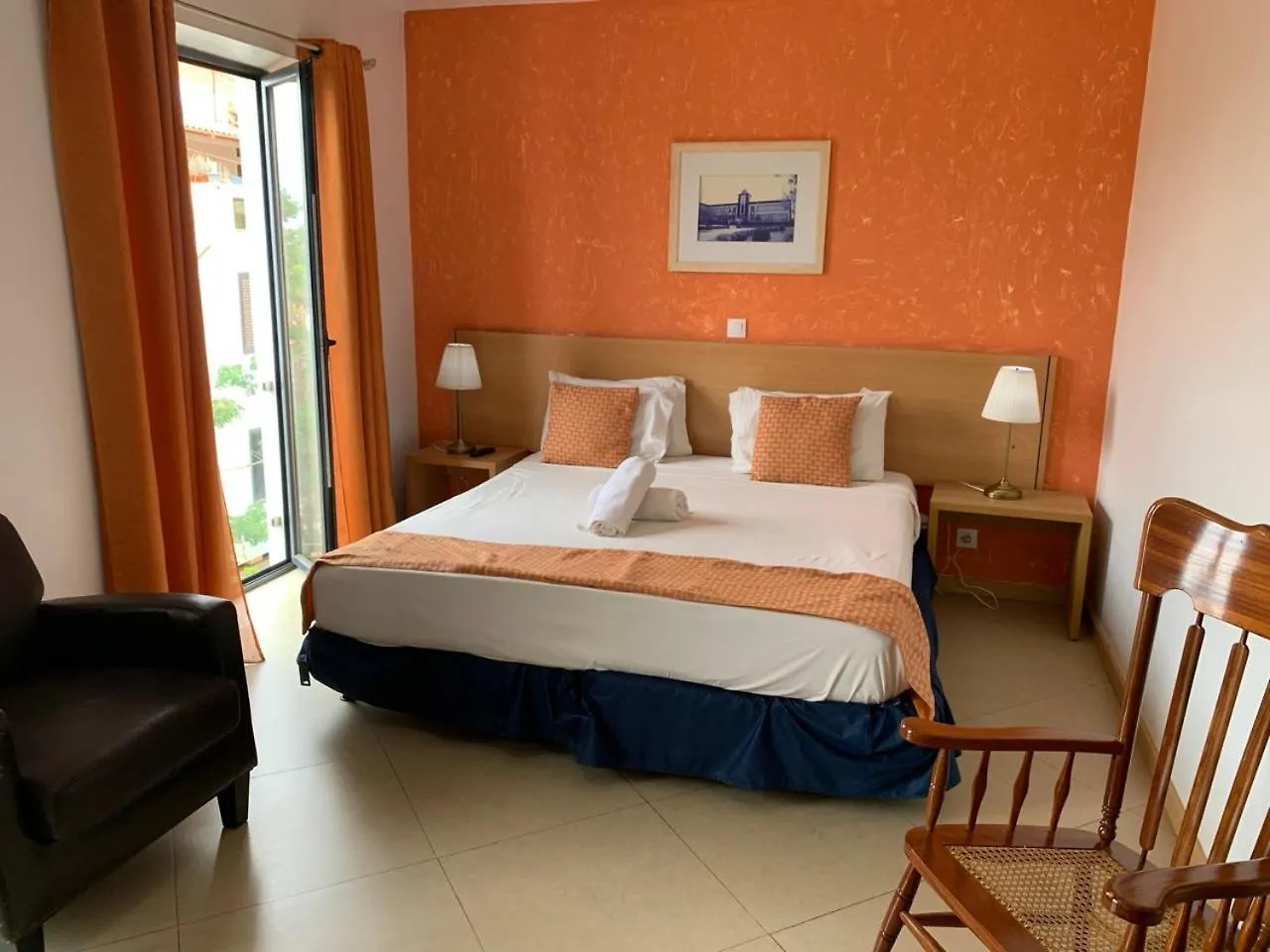 Deluxe Aparthotel Praia Hostel